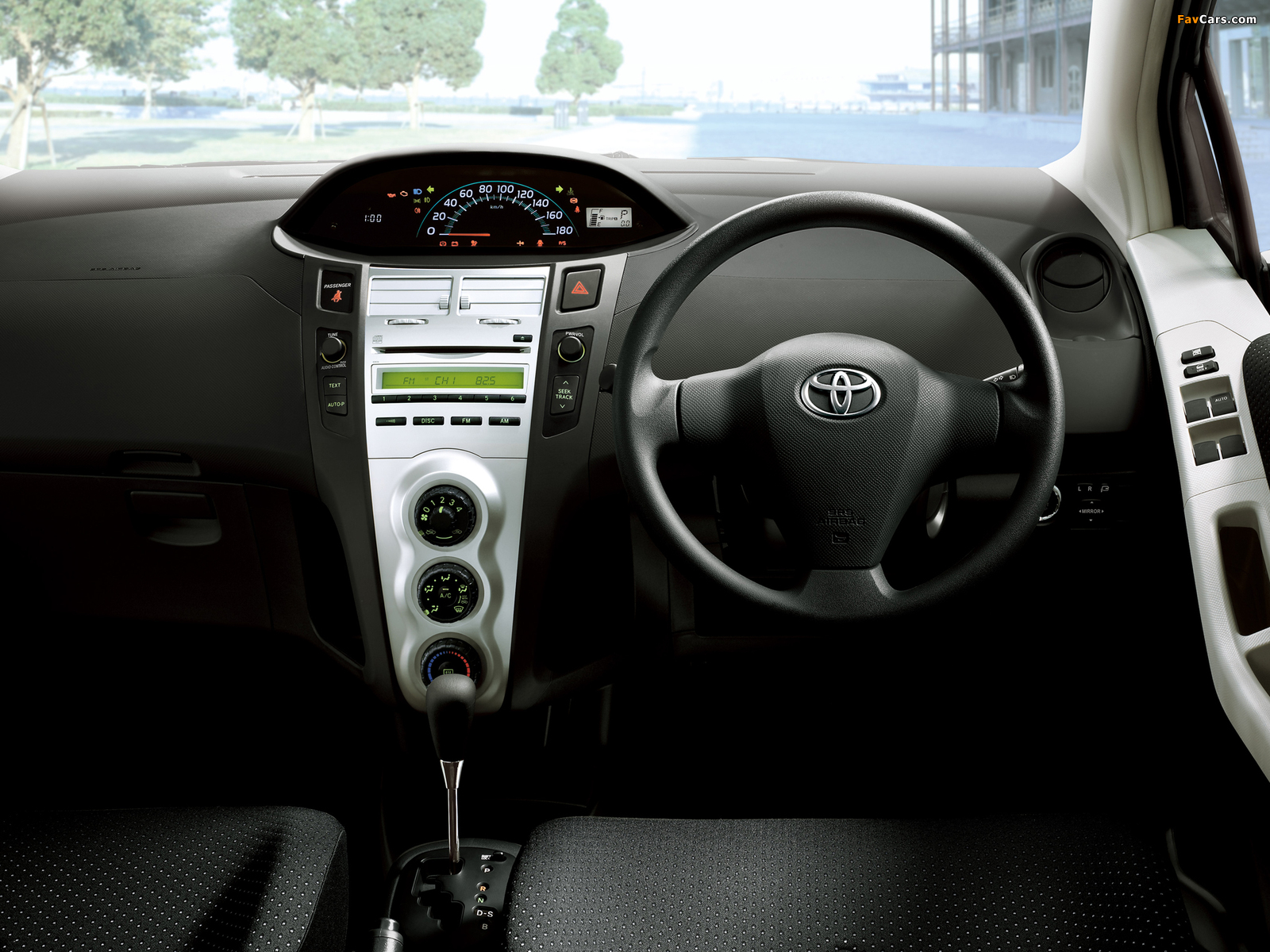 Pictures of Toyota Vitz 2005–07 (1600 x 1200)