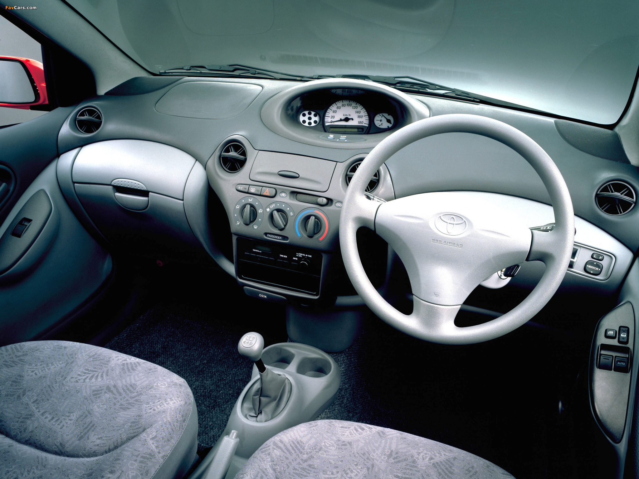 Toyota Vitz 3-door 1999–2001 images (2048 x 1536)