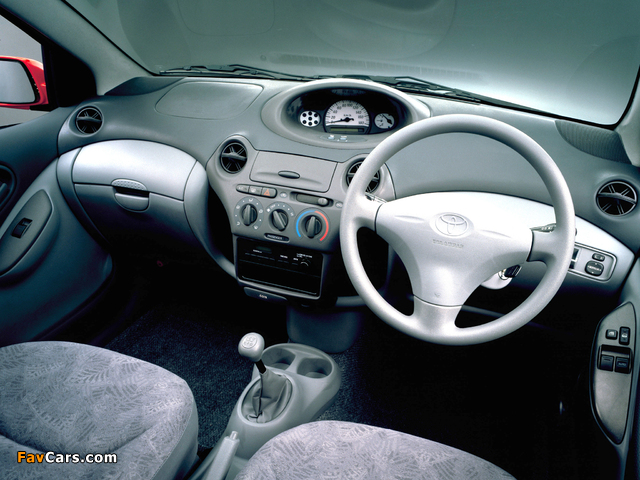 Toyota Vitz 3-door 1999–2001 images (640 x 480)