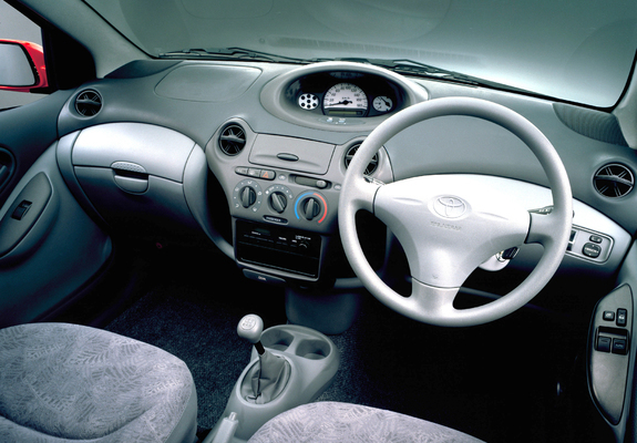 Toyota Vitz 3-door 1999–2001 images