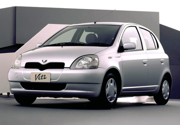 Toyota Vitz 5-door 1999–2001 images