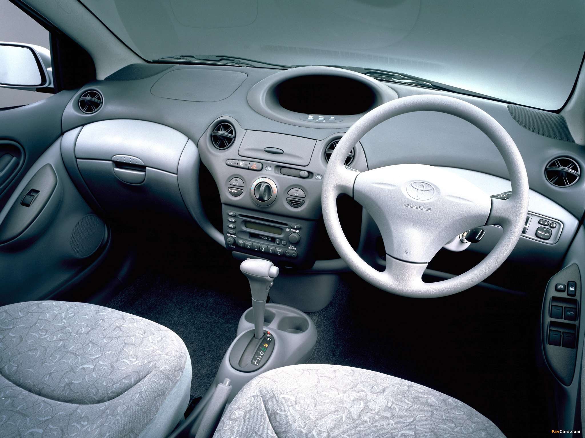 Toyota Vitz 5-door 1999–2001 photos (2048 x 1536)