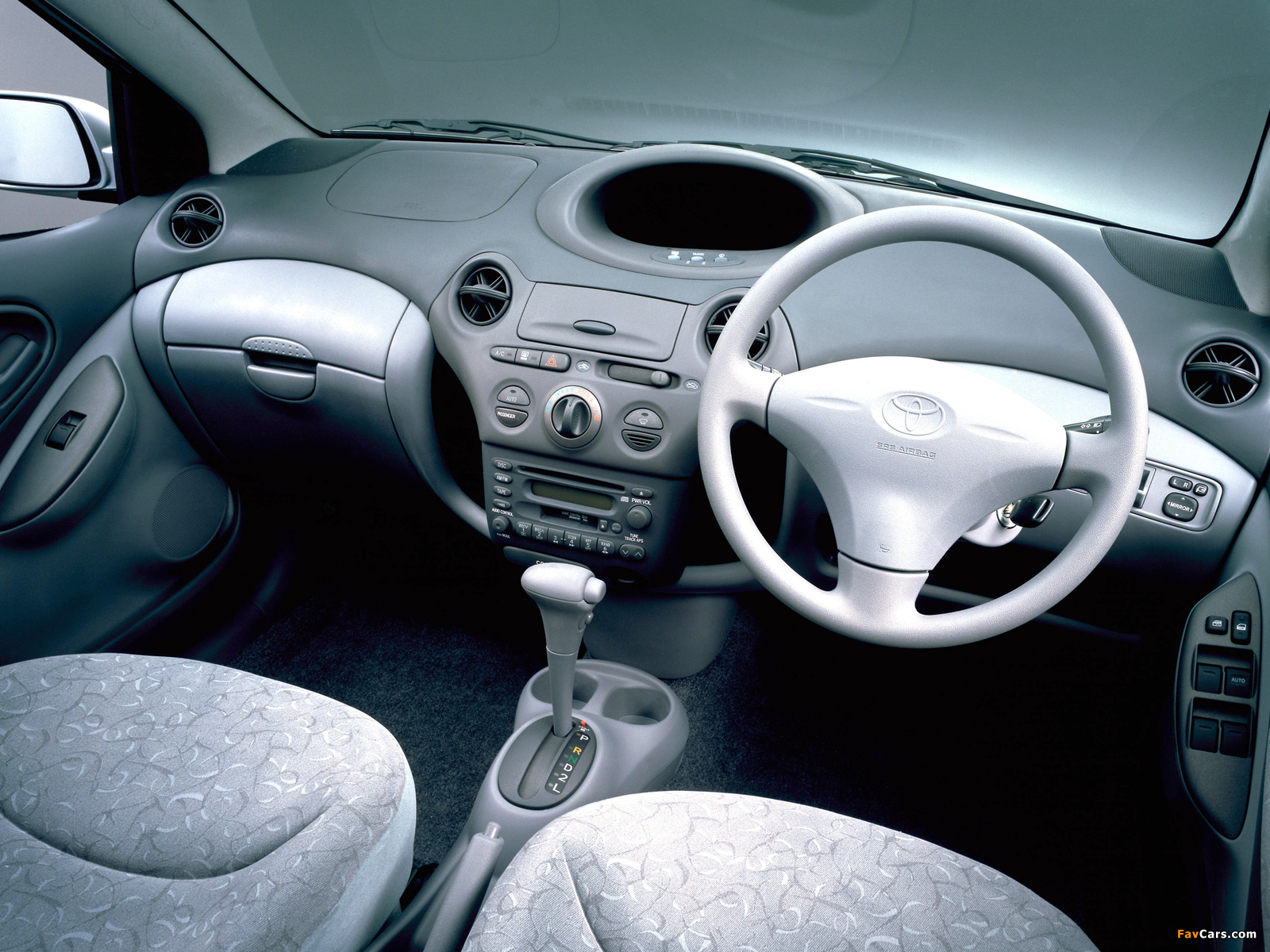 Toyota Vitz 5-door 1999–2001 photos (1600 x 1200)
