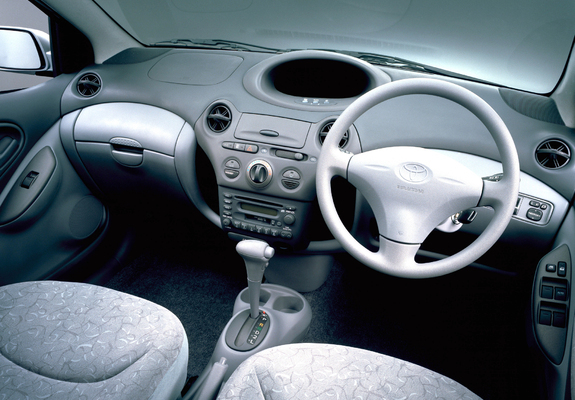 Toyota Vitz 5-door 1999–2001 photos