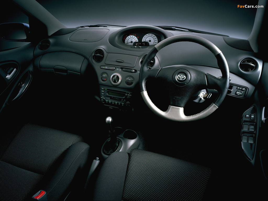 Toyota Vitz RS 5-door 2000–02 pictures (1024 x 768)