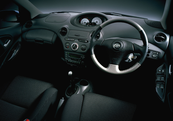 Toyota Vitz RS 5-door 2000–02 pictures
