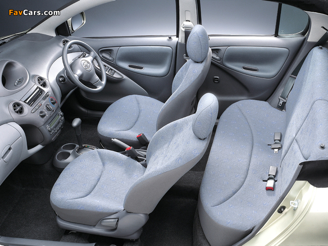 Toyota Vitz F D Package 2001–02 wallpapers (640 x 480)