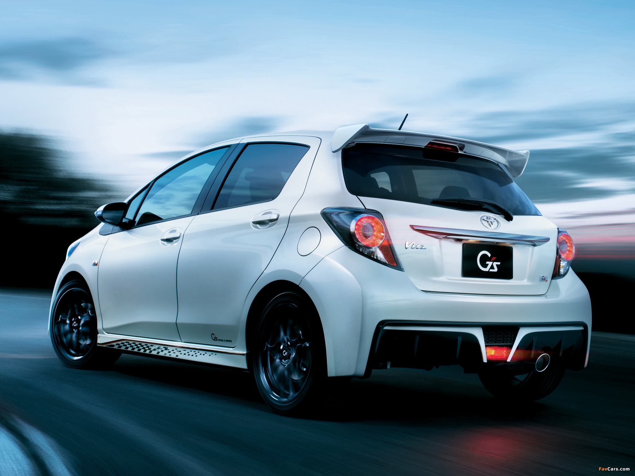 Toyota Vitz RS Gs 2014 wallpapers (2048 x 1536)