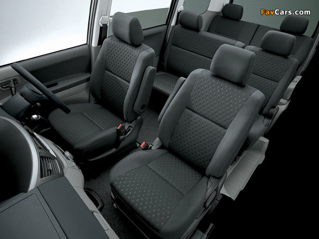 Images of Toyota Voxy 2001–07 (640 x 480)