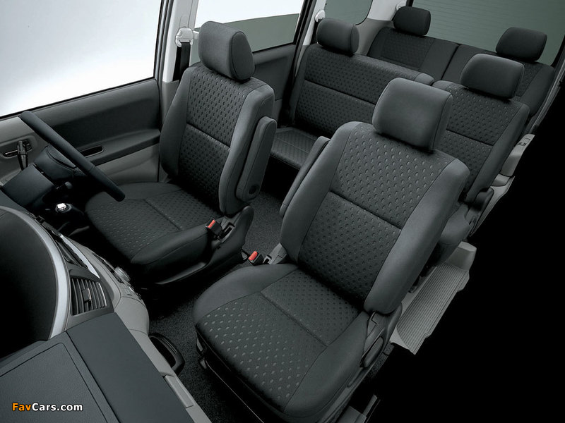 Images of Toyota Voxy 2001–07 (800 x 600)