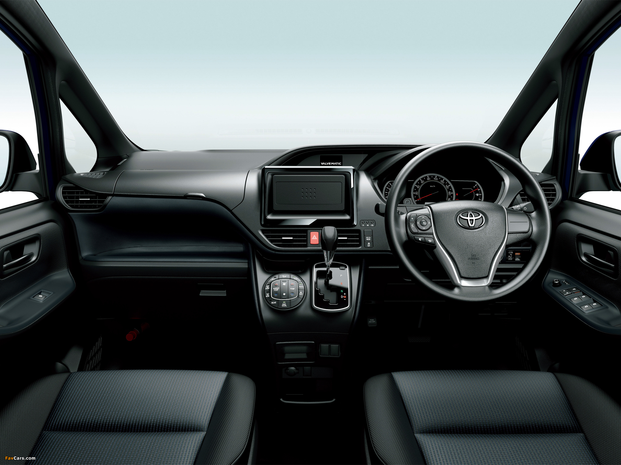 Images of Toyota Voxy X 2014 (2048 x 1536)