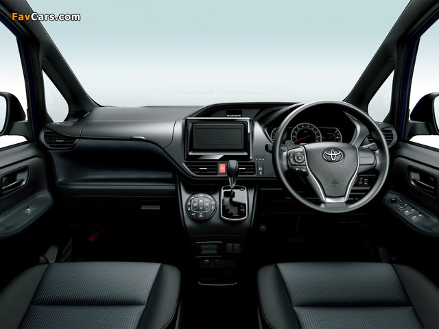 Images of Toyota Voxy X 2014 (640 x 480)