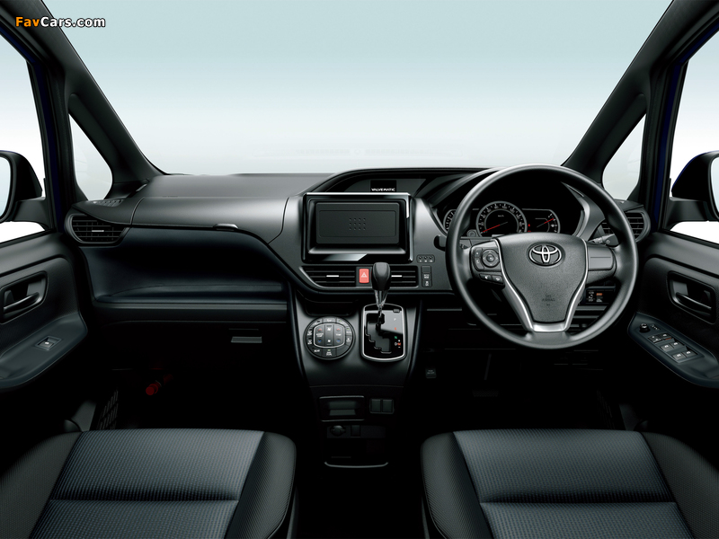 Images of Toyota Voxy X 2014 (800 x 600)