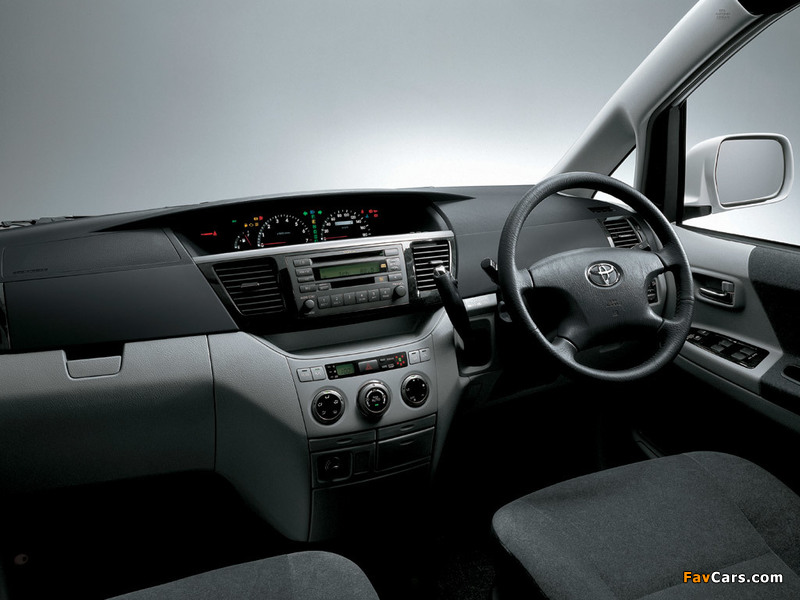 Photos of Toyota Voxy 2001–07 (800 x 600)