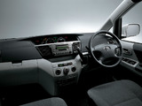 Photos of Toyota Voxy 2001–07