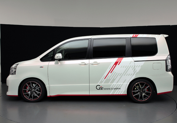 Photos of Toyota Voxy G Sports Concept 2010