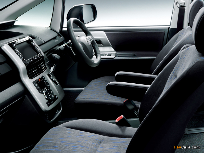 Pictures of Toyota Voxy ZS 2010 (800 x 600)