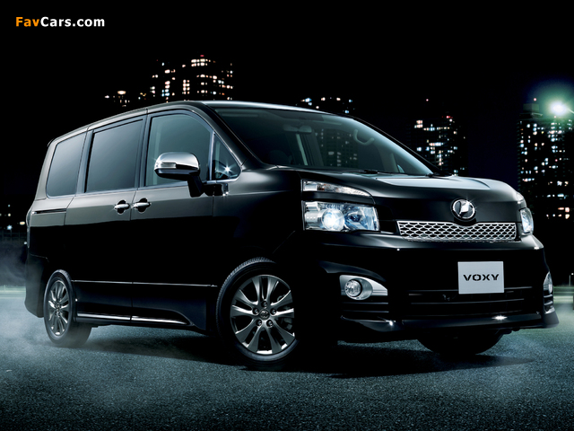 Pictures of Toyota Voxy ZS Kirameki II 2011–12 (640 x 480)