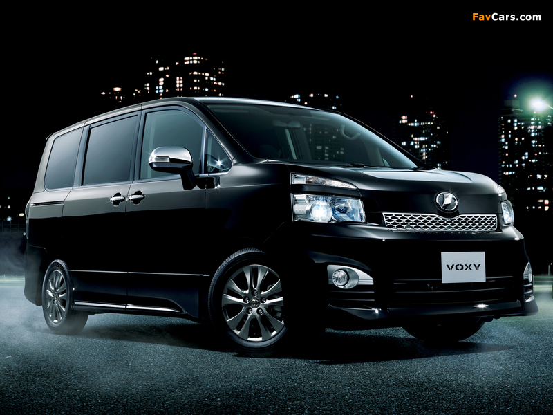 Pictures of Toyota Voxy ZS Kirameki II 2011–12 (800 x 600)