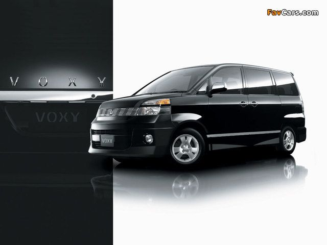 Toyota Voxy 2001–07 pictures (640 x 480)