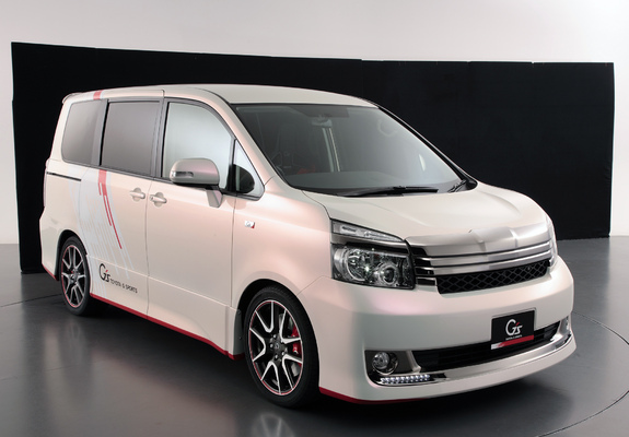 Toyota Voxy G Sports Concept 2010 images