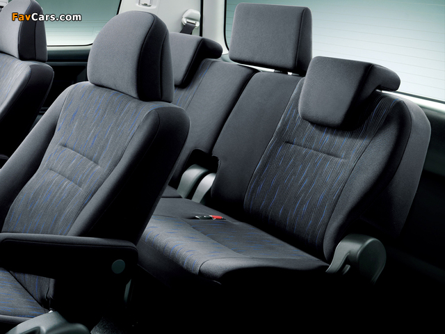 Toyota Voxy ZS 2010 pictures (640 x 480)