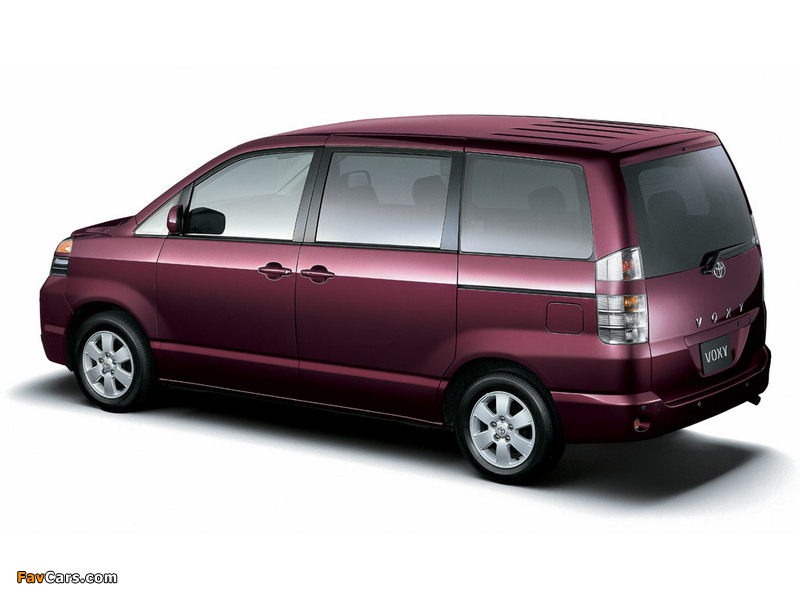 Toyota Voxy 2001–07 wallpapers (800 x 600)