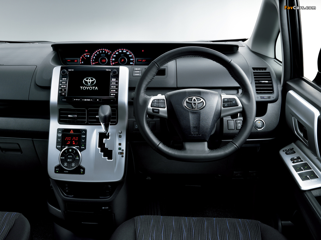 Toyota Voxy ZS 2010 wallpapers (1024 x 768)