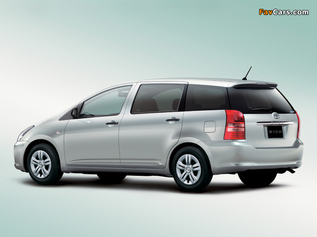 Pictures of Toyota Wish (ZNE10G) 2003–05 (640 x 480)