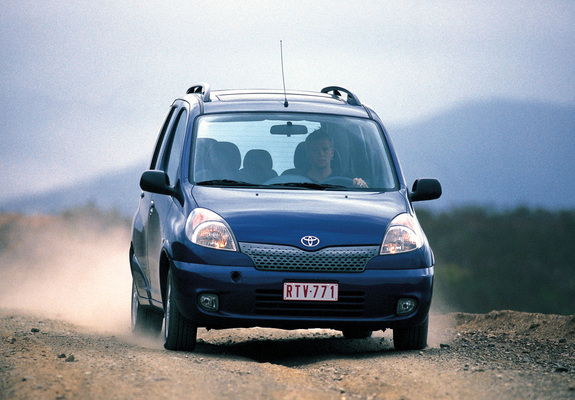 Photos of Toyota Yaris Verso 1999–2003