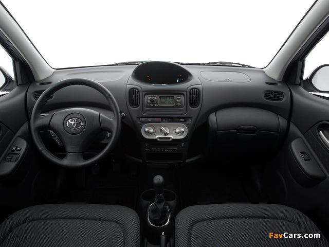 Pictures of Toyota Yaris Verso 2003–06 (640 x 480)