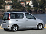 Toyota Yaris Verso 2003–06 pictures