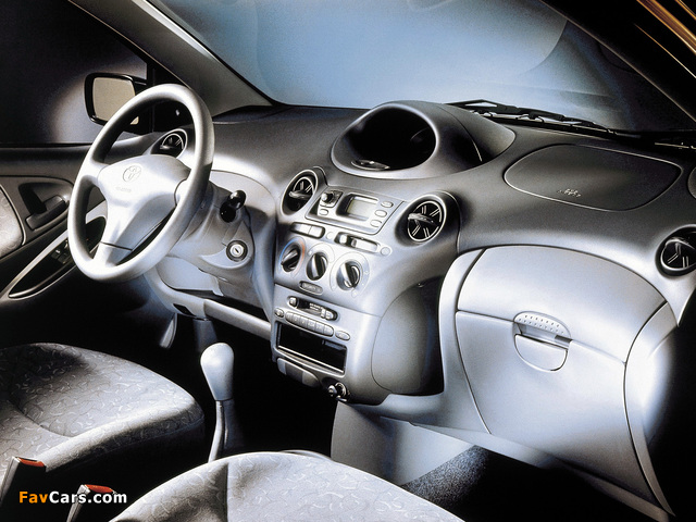 Images of Toyota Yaris 5-door 1999–2003 (640 x 480)