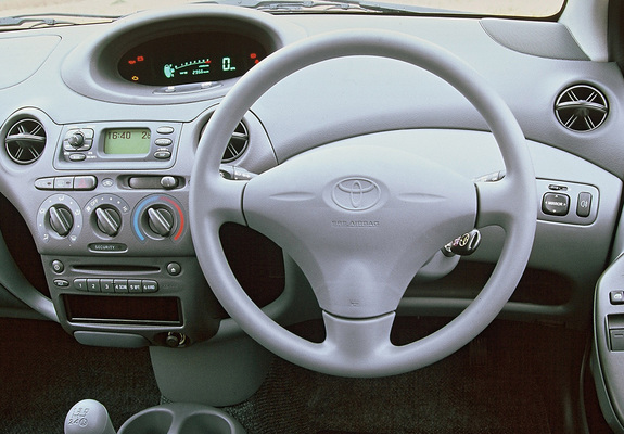Images of Toyota Yaris 5-door UK-spec 1999–2003