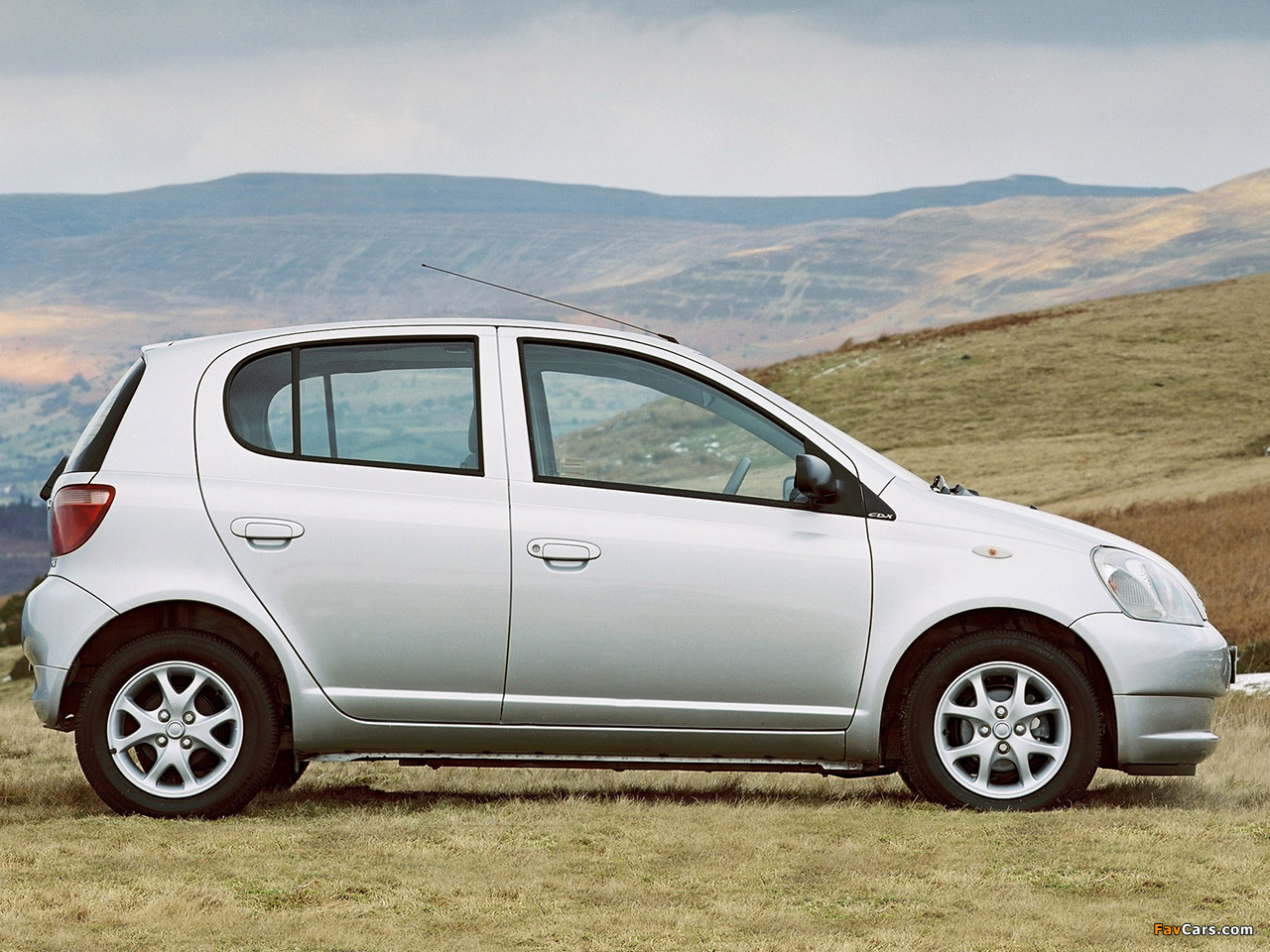 Images of Toyota Yaris 5-door UK-spec 1999–2003 (1280 x 960)