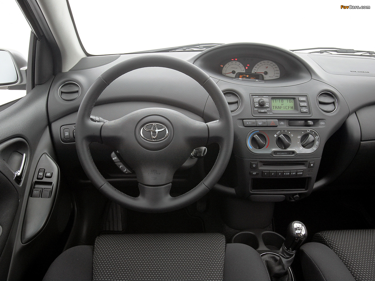 Images of Toyota Yaris 3-door 2003–05 (1280 x 960)