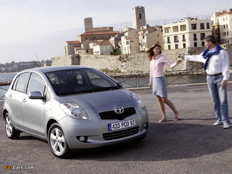 Images of Toyota Yaris 5-door 2005–09 (800 x 600)