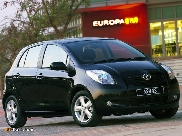 Images of Toyota Yaris 5-door ZA-spec 2005–09 (640 x 480)