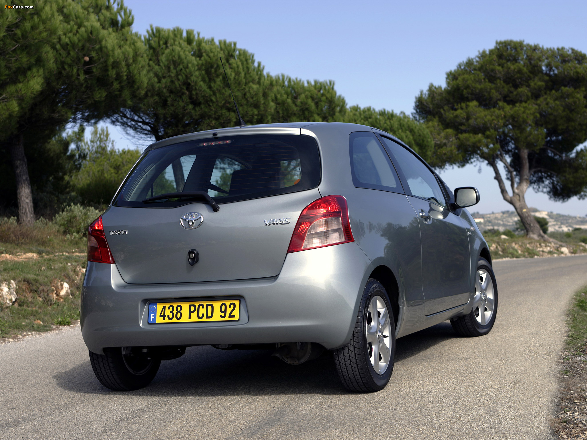 Images of Toyota Yaris 3-door 2005–09 (2048 x 1536)