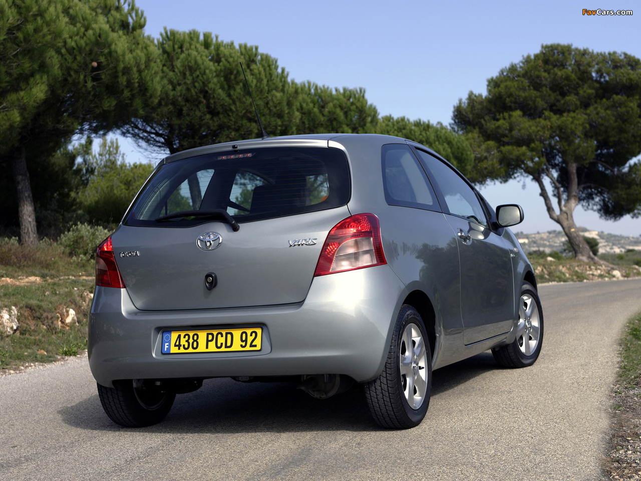 Images of Toyota Yaris 3-door 2005–09 (1280 x 960)