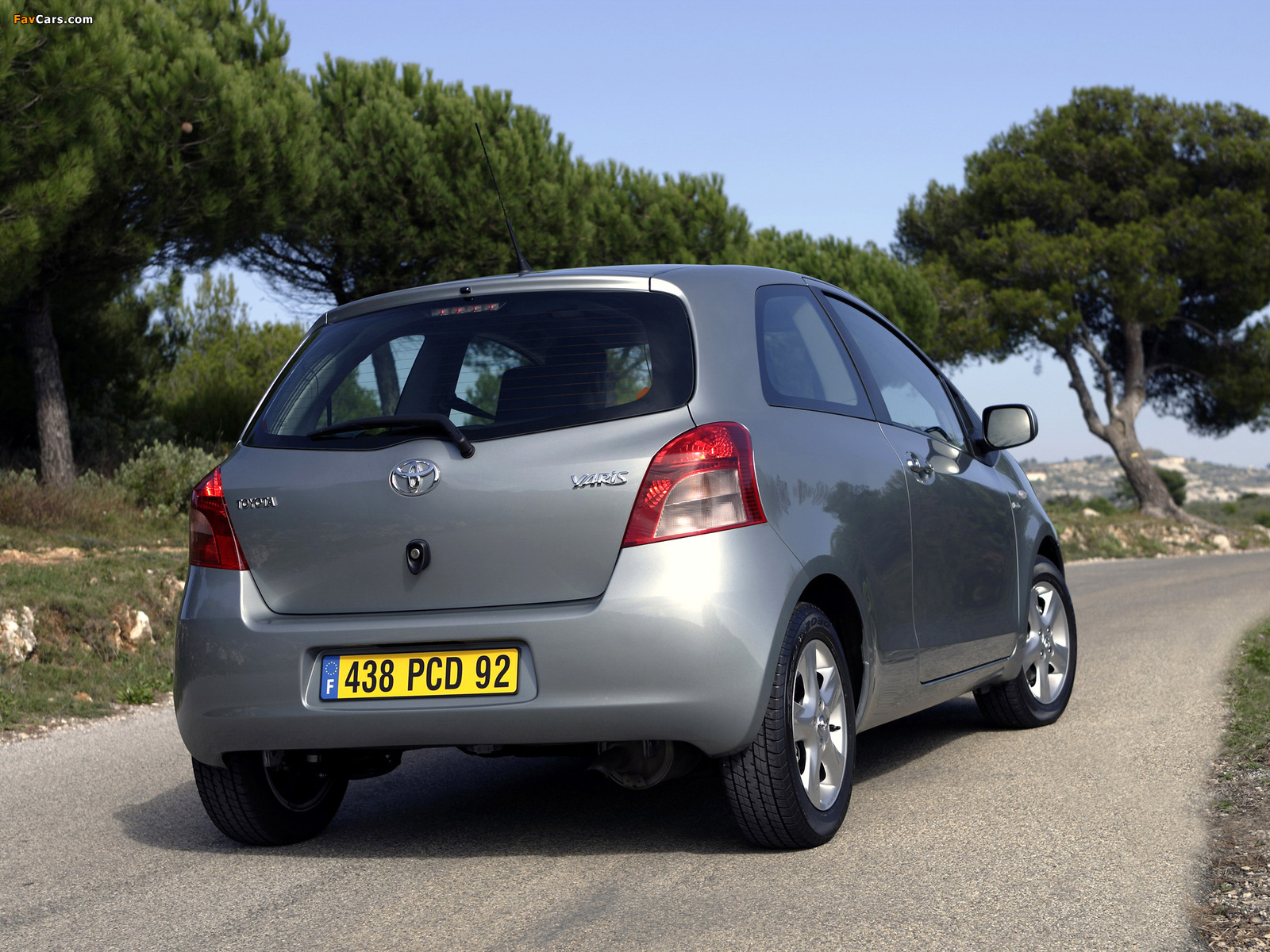 Images of Toyota Yaris 3-door 2005–09 (1600 x 1200)