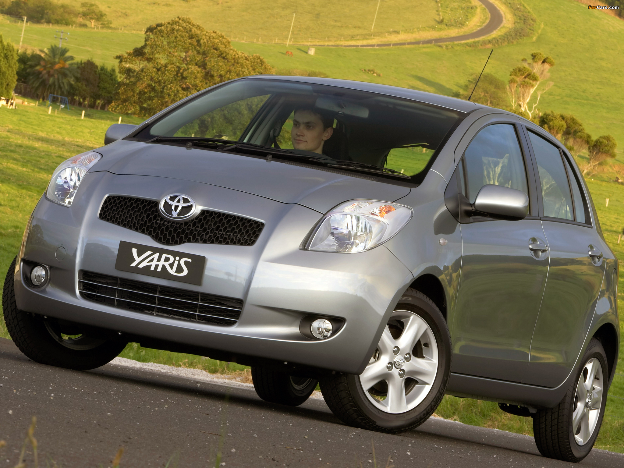 Images of Toyota Yaris YRS 5-door 2006 (2048 x 1536)