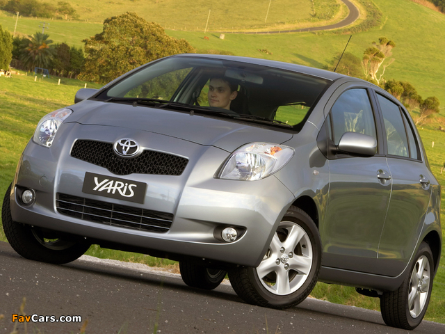 Images of Toyota Yaris YRS 5-door 2006 (640 x 480)