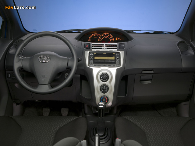 Images of Toyota Yaris S 3-door 2006–09 (640 x 480)