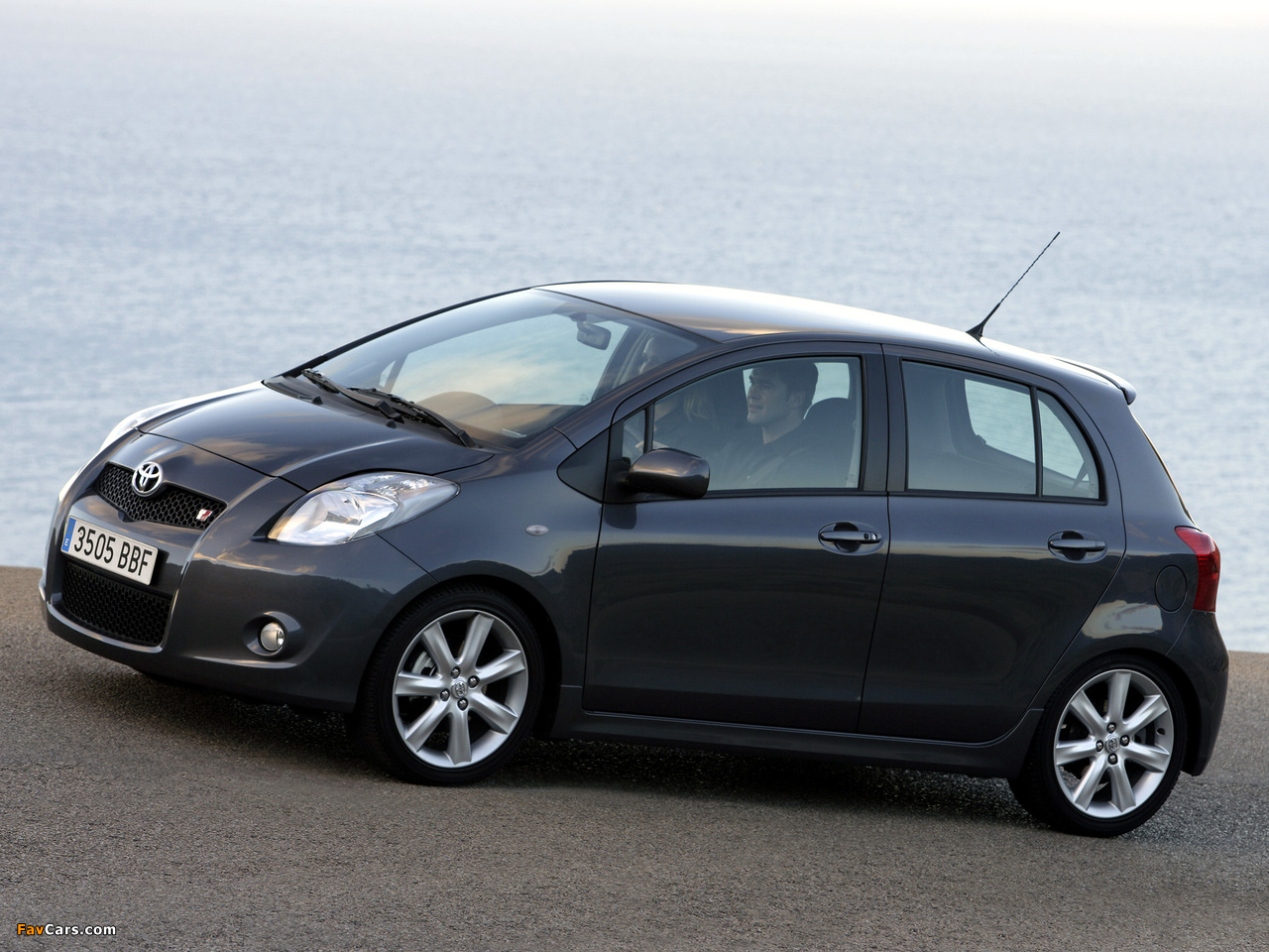 Images of Toyota Yaris T-Sport 5-door 2007–09 (1280 x 960)