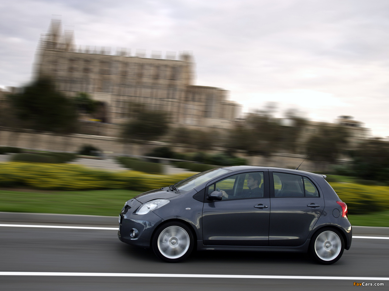 Images of Toyota Yaris T-Sport 5-door 2007–09 (1280 x 960)