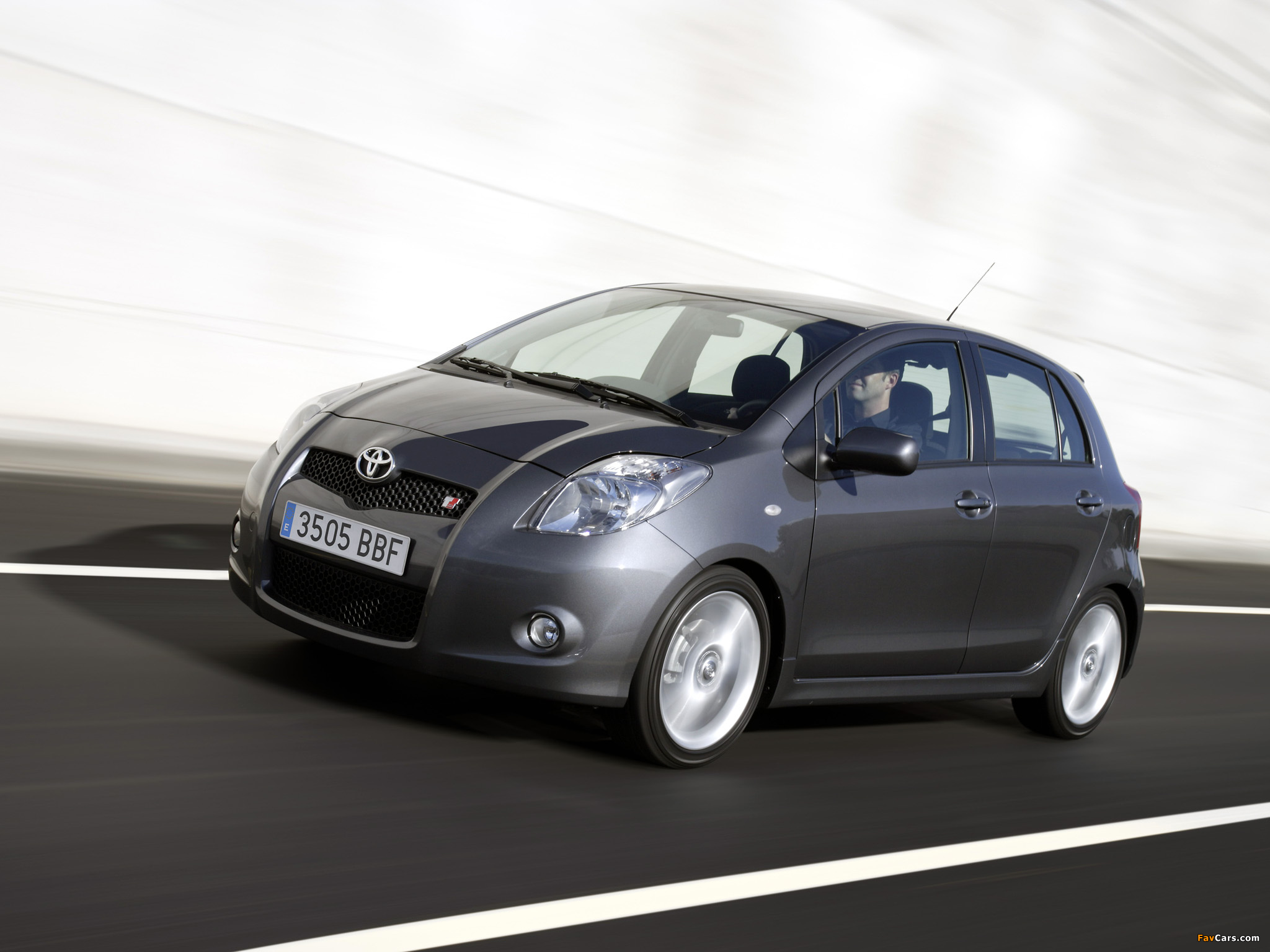 Images of Toyota Yaris T-Sport 5-door 2007–09 (2048 x 1536)