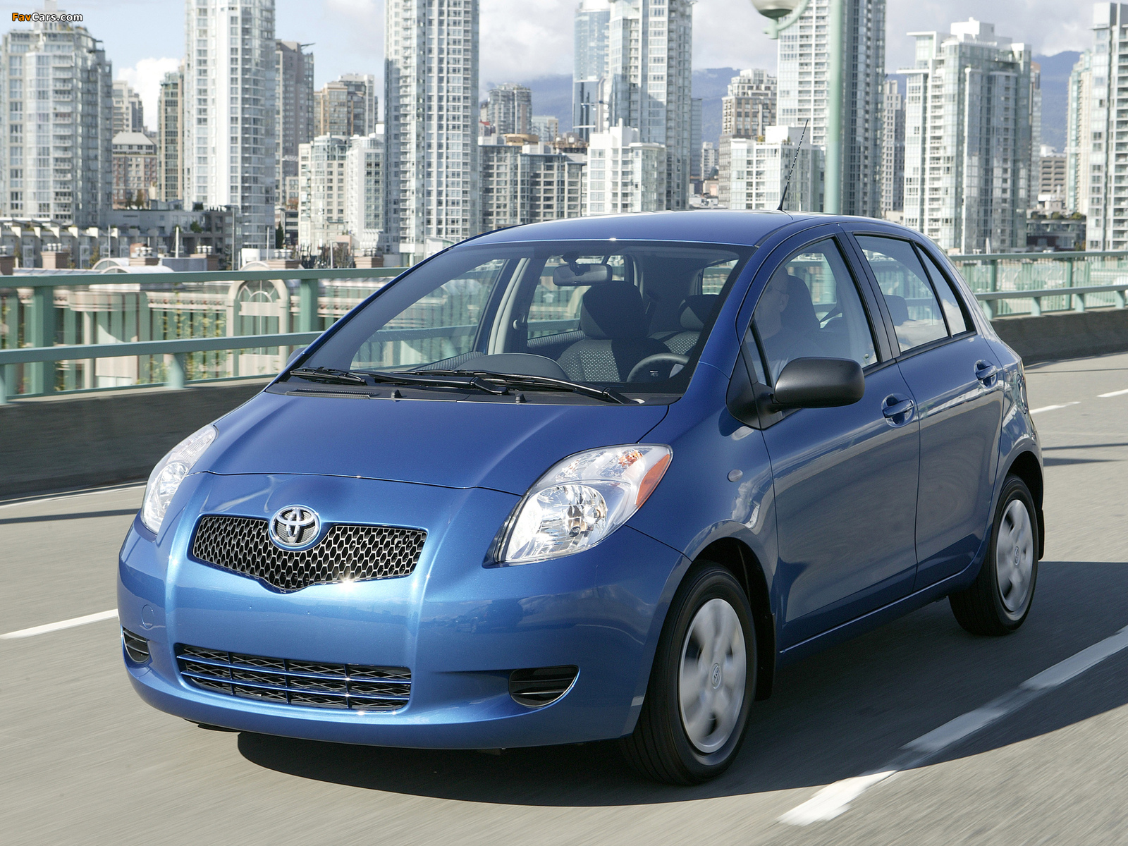 Images of Toyota Yaris 5-door US-spec 2008–09 (1600 x 1200)