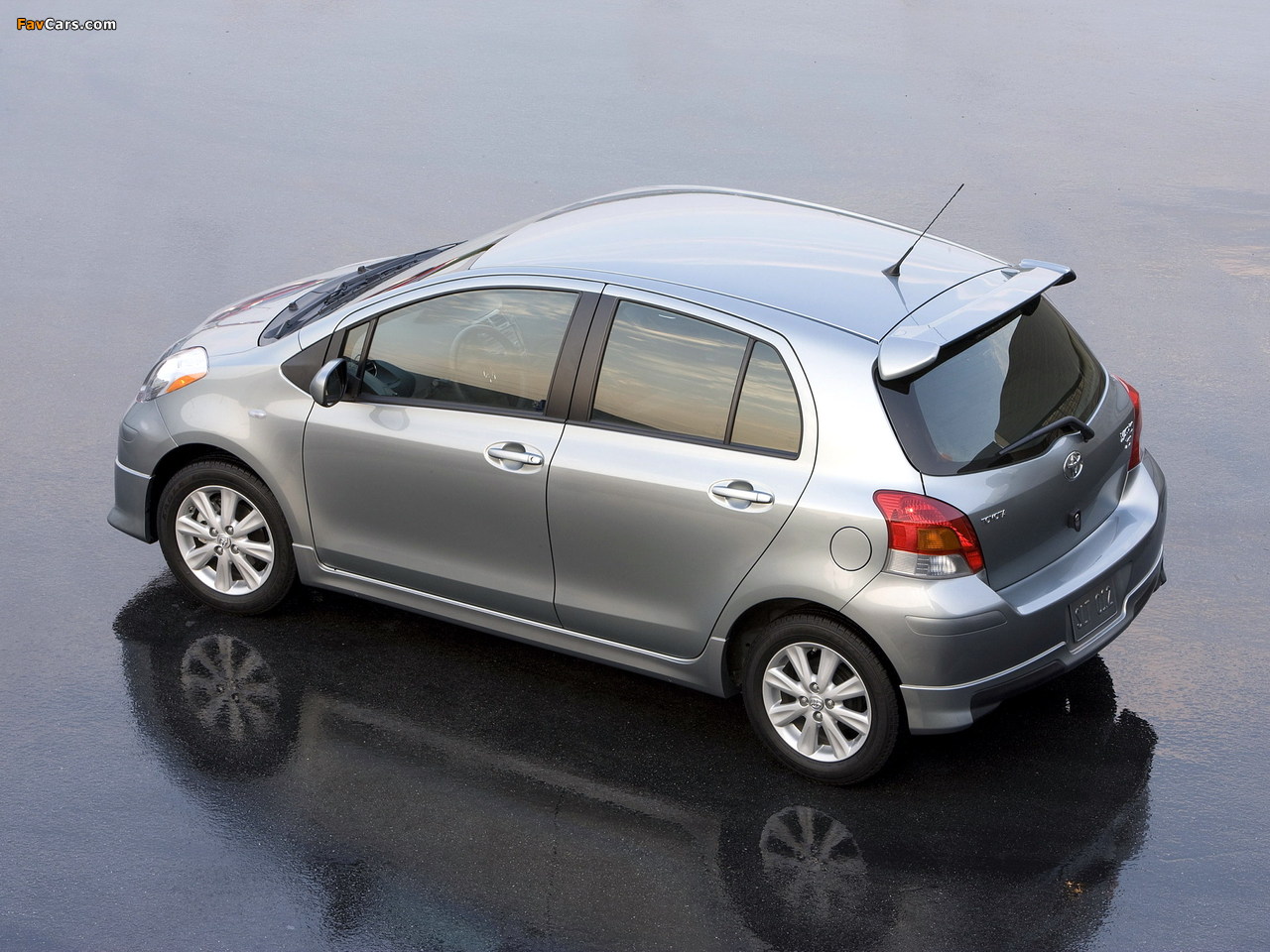 Images of Toyota Yaris S 5-door 2008–09 (1280 x 960)