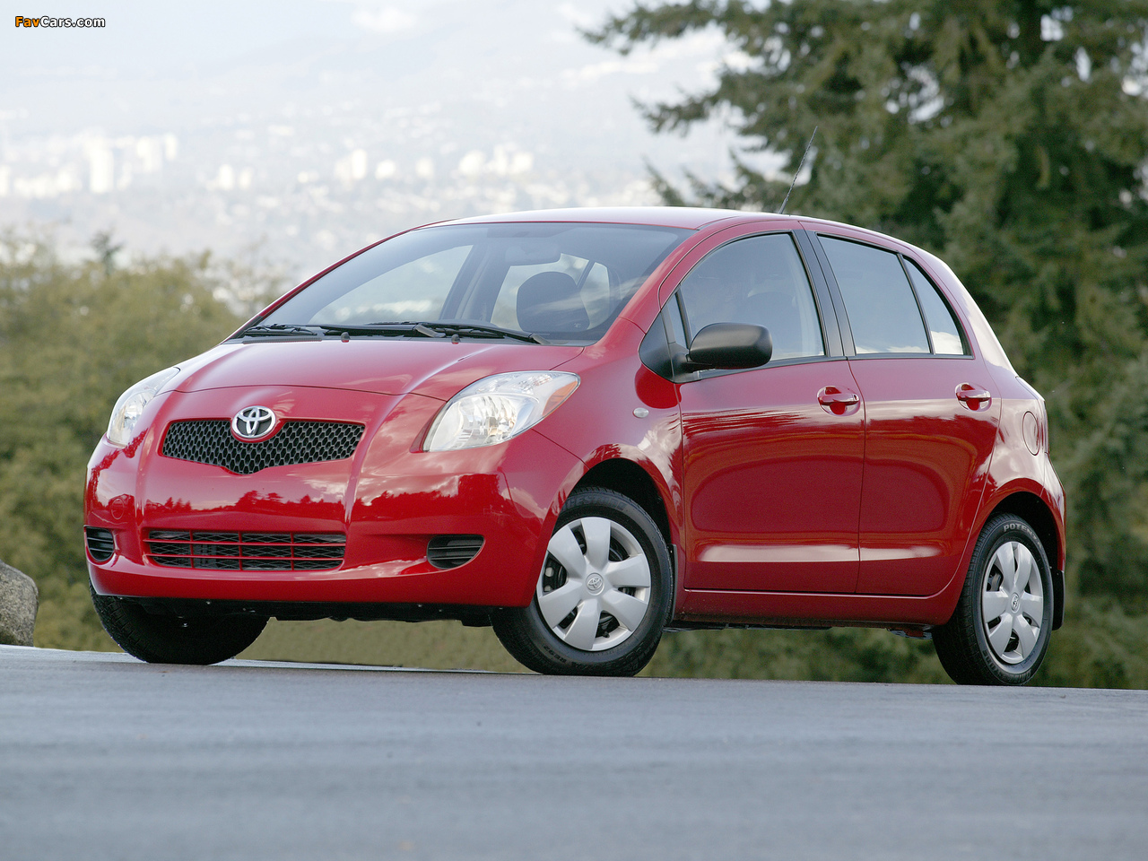 Images of Toyota Yaris 5-door US-spec 2008–09 (1280 x 960)